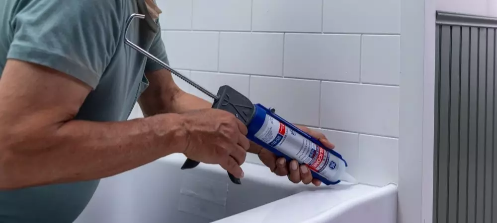 Home 1 caulking bathroom bathtub resized